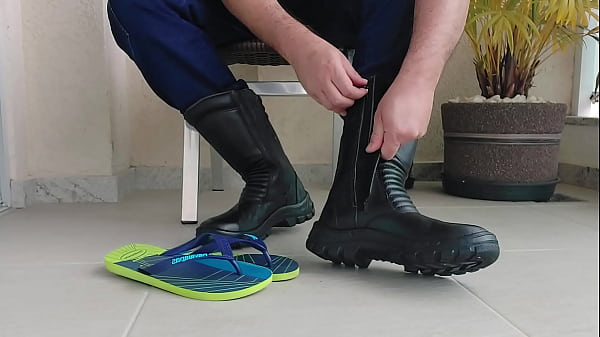 TAKING OFF MY WORK BOOT - MLV03 (65C32)