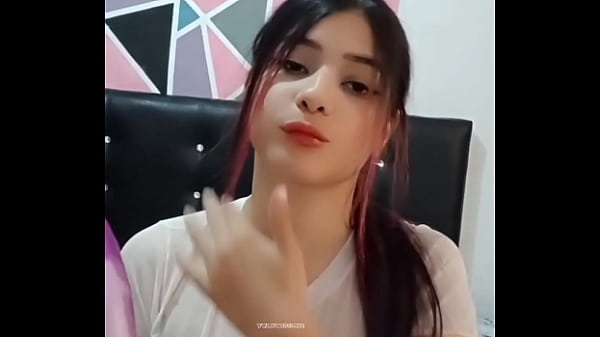 CHICA SE_MASTURBAY MUESTRA SUS GRANDES TETAS