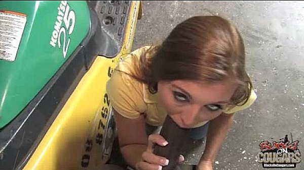 Cheating housewife honey white getting that buuble butt 