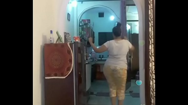 Hot_desi indian bhabi shaking her sexi ass boobs on_bigo live 1