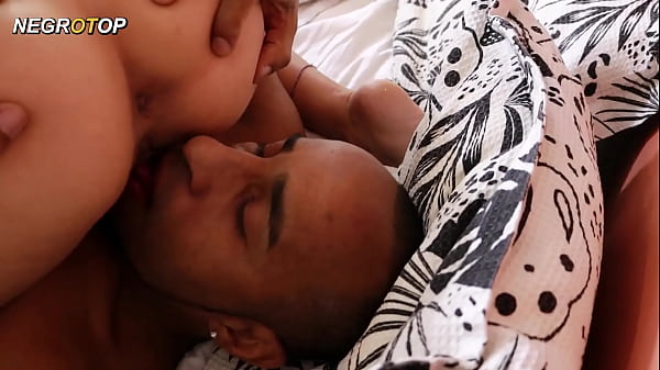 Beijando a khalifa seu namorado gravando ficou com ci&uacute;mes do tamanho da minha rola dura