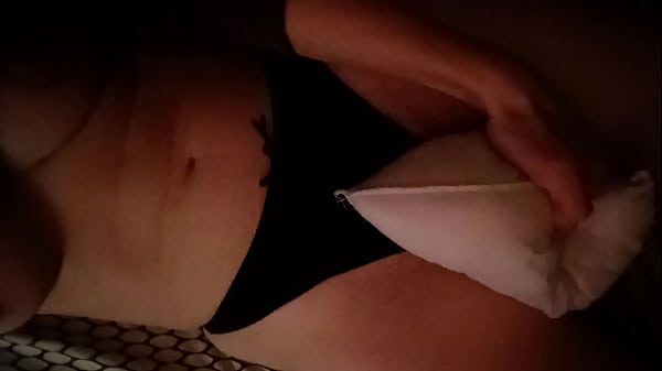 Frotándome_contra_una almohadita