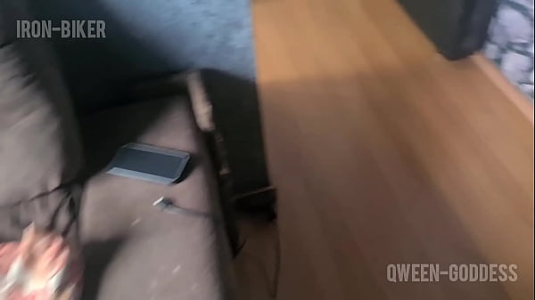 Testing the qween goddess's foot *** short ***