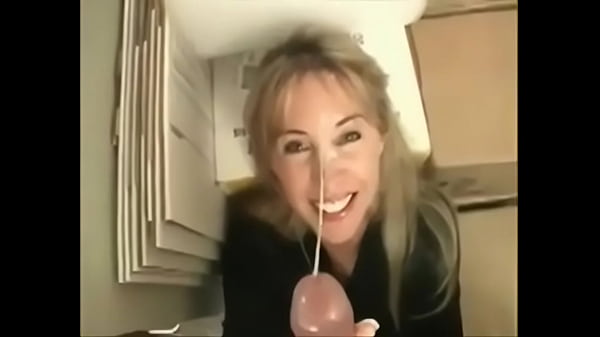 Play MP4 - Isso que &eacute; punheta&excl; Essas putas sabem mesmo fazer&excl;