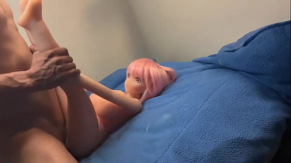 Chico heterosexual se folla a una chica de anime 