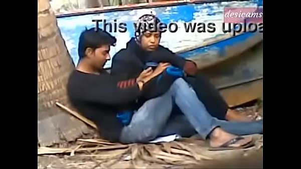 Desi_Couple Caught Fucking Outdoor
