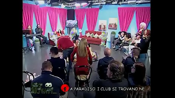 Bitch Veronica Rossi naked in TV 