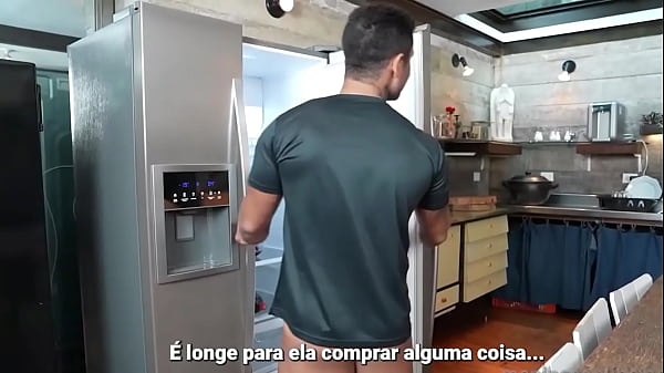 Play MP4 - Cunhado folgado veio procurar minha irm&atilde;&period; Falei pra ele ficar a vontade&comma; mas como &eacute; folgado ficou pelado&period; N&atilde;o resisti e cai de boca&period; - Free