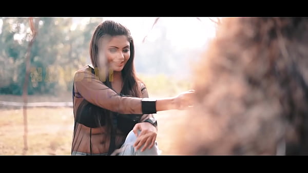 Nude saree modelling