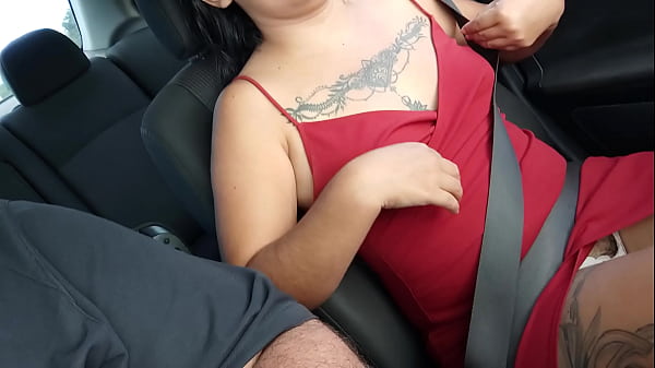 Play MP4 - Mexicana puta jugando en el Uber a mostrar sus tetas durante su viaje