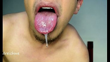 Opening the mouth with a big tongue