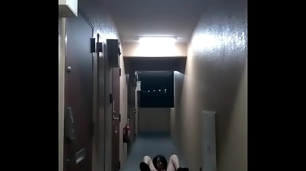 【野外露出】　廊下の変態　【朱音もみじ】 