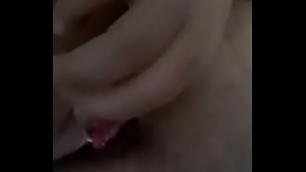 Massagem no clitores novinha bucetuda