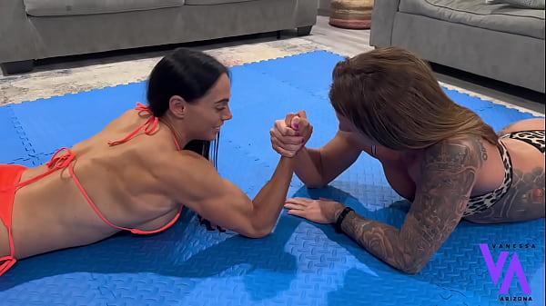 STRENGTH CHALLENGE: VANESSA ARIZONA VS TAPERED PHYSIQUE 