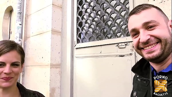 Play MP4 - Marie&comma; 28ans&comma; s&rsquo;essaye &agrave; la double p&eacute;n&eacute;tration