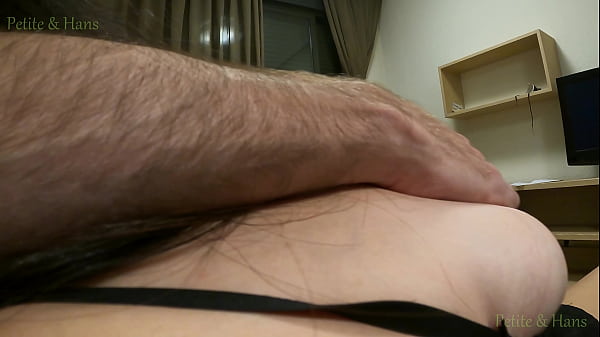 Petite Ense&ntilde;ando Sus Argumentos. Grandes Pechos. Sexo Vaginal. thumbnail
