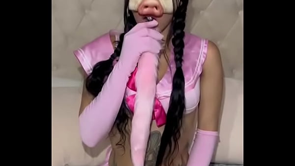 Nonton Blue Eyes Enjoys Her Anal Plug /dirtyfarm thumbnail