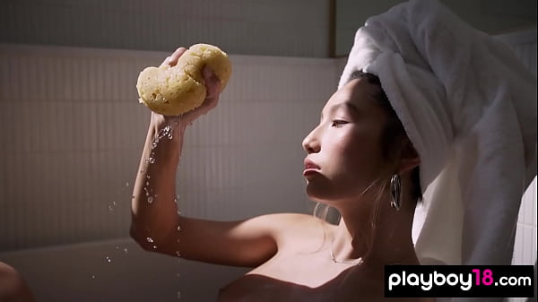 Bombastic all natural beauty introduces her amazing tits 