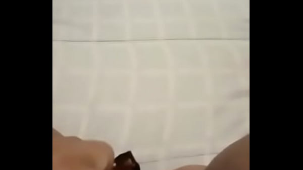 Play MP4 - Morena se masturbando