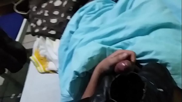 Vejam s&oacute; como ele ficou todo cheio de porra! Poxa esse sapat&atilde;o me deixa mais que louco de prazer, muito excitado e com muito tes&atilde;o! Caralho 