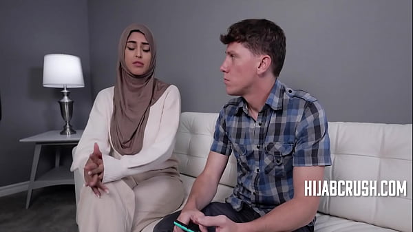 Play MP4 - Arab Girl Recreate The Leaked Video For Help Getting It Off The Internet - HijabCrush