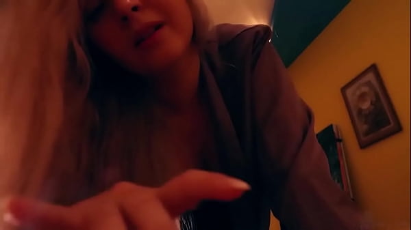 ГОРЯЧАЯ ДЕВОЧКА ДЕЛАЕТ МАССАЖ ДЕЛА