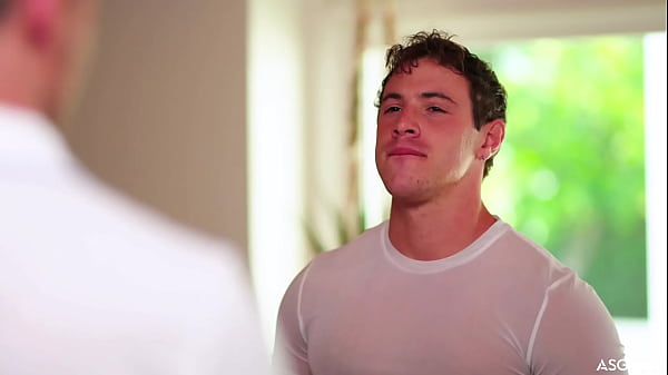 Beefy Stud Dicked Down At Sex Positive Resort - Full Scene 