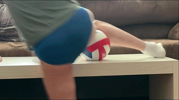 Nonton On The Table In Tight Briefs With Volleyball For Muscle Compression And Myofascial Unwinding - Clips thumbnail