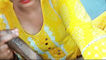 Cumshot in mouth beautifull rep lipstick yellow suit wearing bhabhi - best sensual blowjob close up video