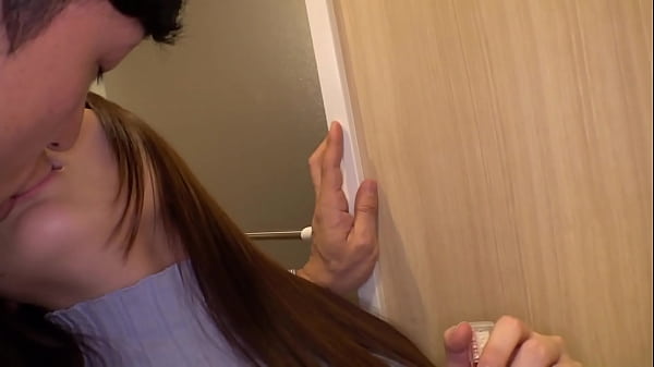 六本木の中でもひと際美人なa型のももかさん。片手には食材をぶら下げており、これから夕食を作るようです。企画内容を伝えるとokを頂け、「寒い中大変ですね」と気遣いまでして頂けました！め、女神や ももかさん宅へお邪魔させてもらうと、まるでホテルのような綺麗なお宅でした！！ 3jcrhpl