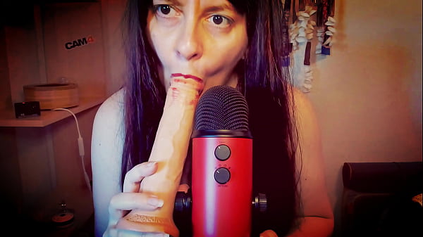 Sensual mouth sounds for beautiful italian milf 