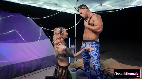 Play MP4 - Ladyboy Billie Beaumont barebacked outdoors