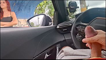 Play MP4 - Punheta arriscada na rua para estudante que estava no ponto de &ocirc;nibus&period;