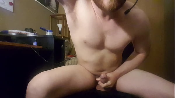 Play MP4 - Guy Showing Armpits as He Jerks Off