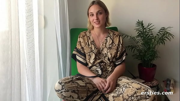 Play MP4 - Bath Time for This Horny Babe