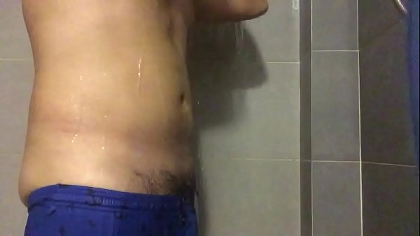 Play MP4 - Vắt s&uacute;ng v&agrave; lựu &dstrok;ạn ngang lưng quần