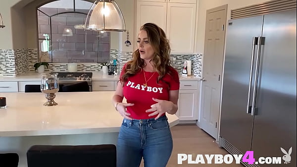 Play MP4 - Huge tits MILF Sophie Dee fucked herself after she posed in sexy bikini