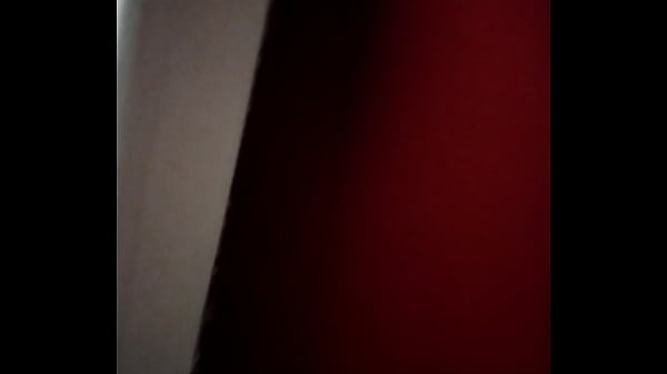 Arriv&eacute;e &agrave; la darkroom pour un dogging &agrave; l'aveugle tu veux voir la suite 