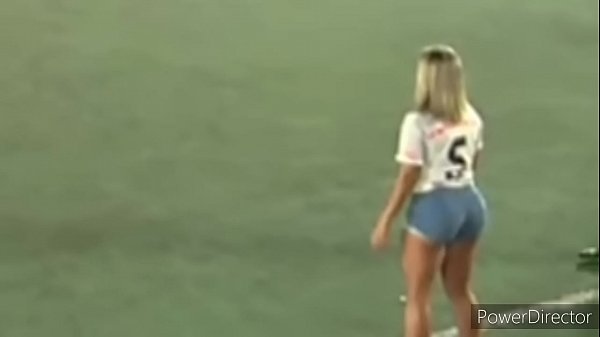 Play MP4 - Treinadora rabuda gostosa e jogadora putinha