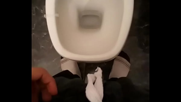 Desenfundo en el ba&ntilde;o