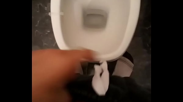 Desenfundo en el ba&ntilde;o 
