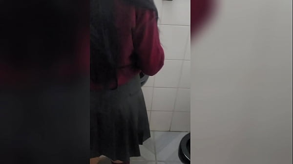 Play MP4 - Cogiendo en el ba&ntilde;o