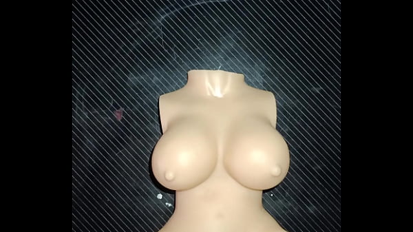 A dolly le duele pero igual le encanta sentirme dentro de su peque&ntilde;a vagina 