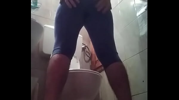 Sporty guy peeing after training!