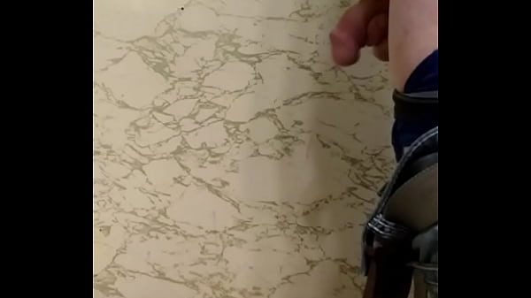 Voyeur video of peeing dude 