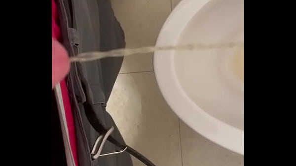Play MP4 - Piss break