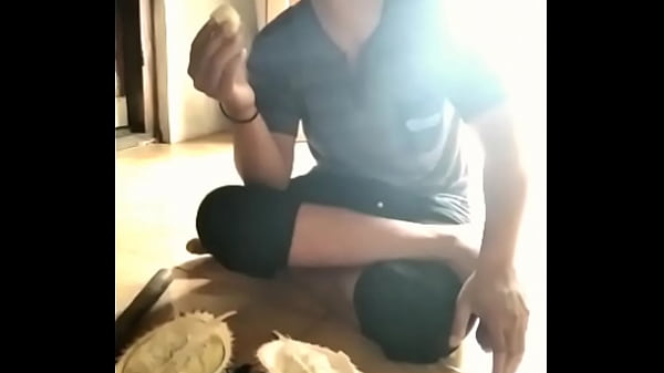 Tetangga cantik bajunya dibuka paksa