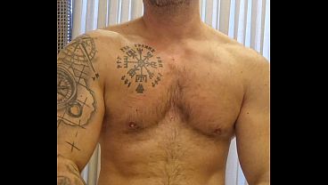 Bombeiro Sarado Faz Strip Tease Hot - Punheta E Goza Na Cueca thumbnail