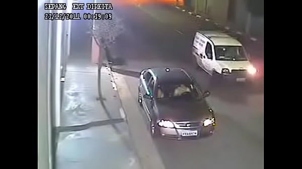 Play MP4 - Na rua&comma; c&acirc;mera