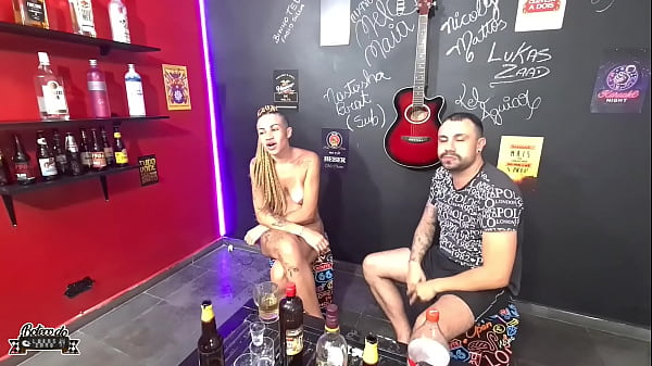 Play MP4 - Boteco do Lukas Zaad - Casadinha chegou pelada no boteco e ganhou vara na buceta